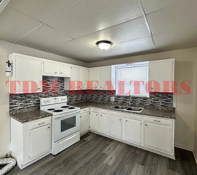3235 Huggins Ave — Photo 6
