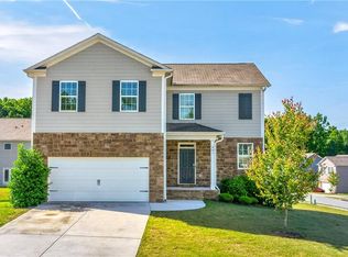 401 Hughes Ln, Pendergrass, GA 30567