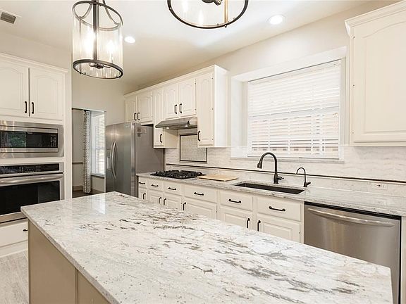4th image of 411 Woodbridge Dr