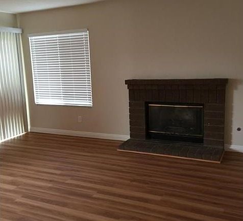 2nd image of 951 Ashford Cir
