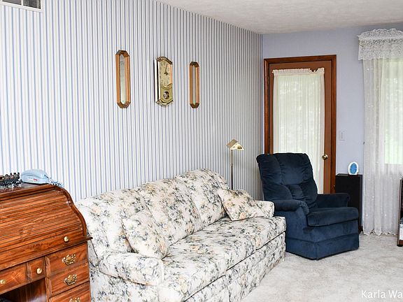 3rd image of 683 Gardenview Dr SW