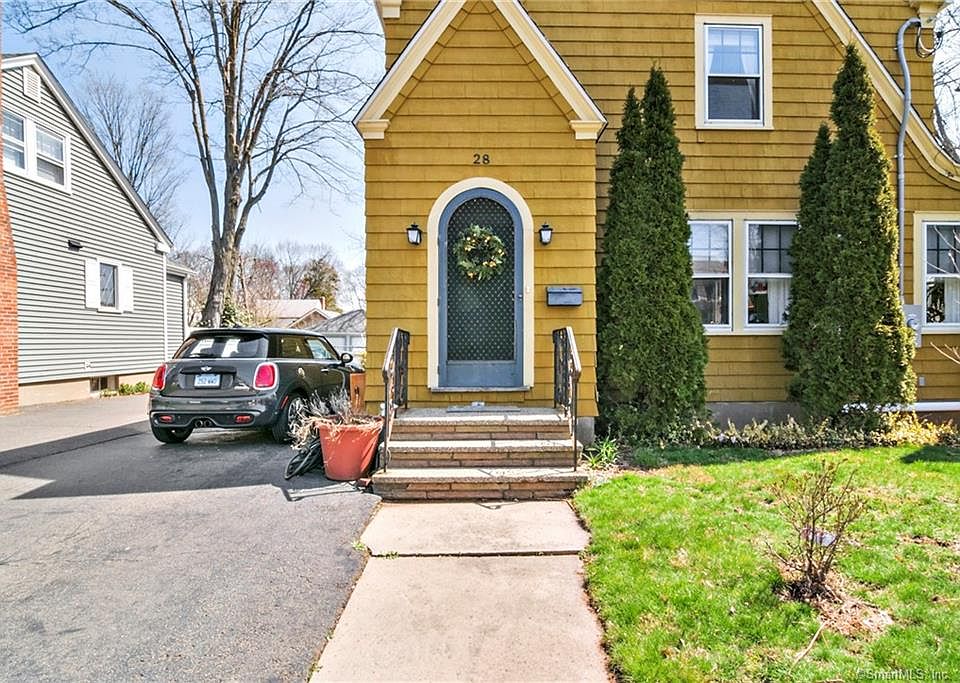 1st image of 28 Cortland St