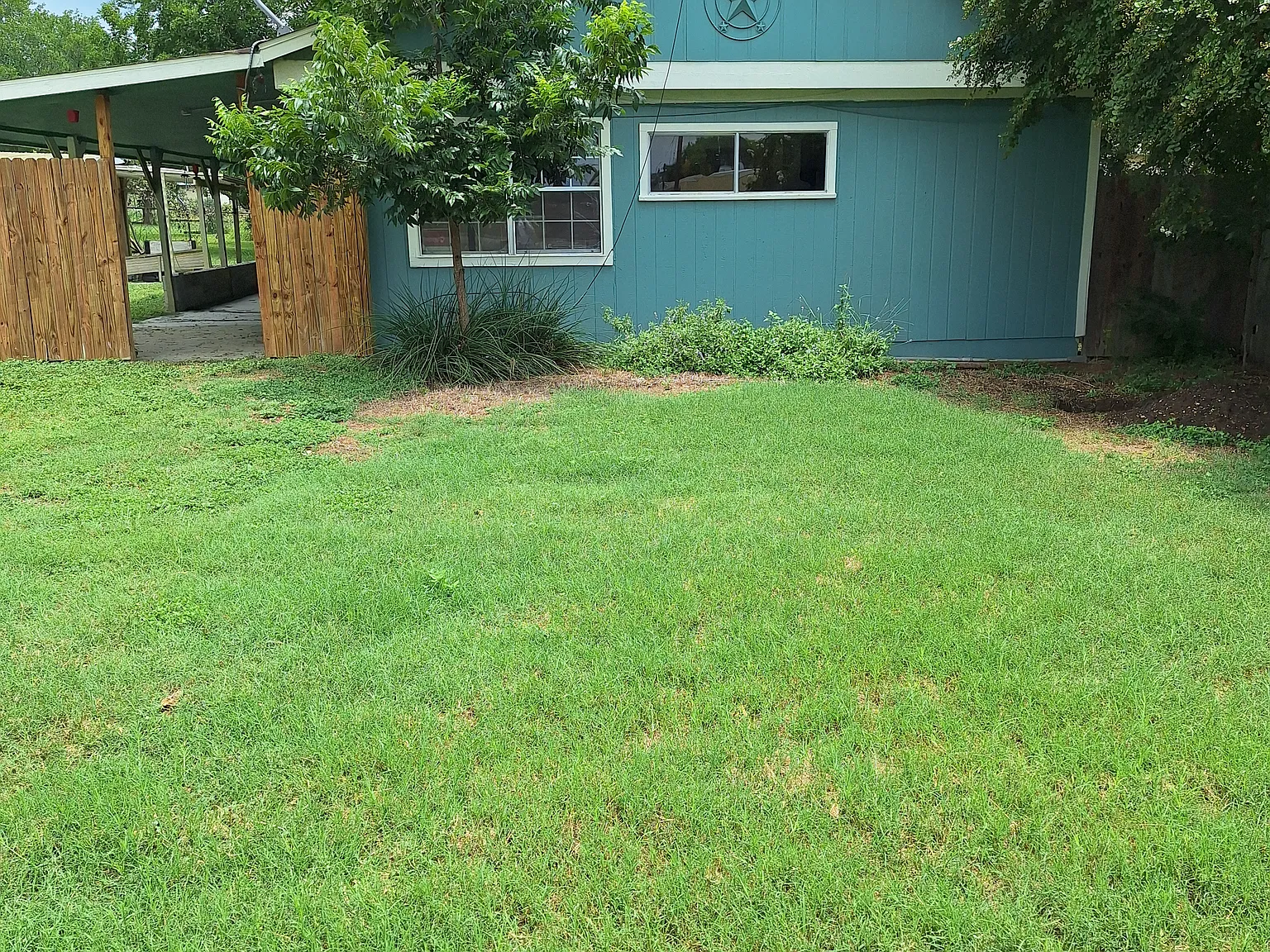 3 bed, 1100 sqft, $1,400 — Photo 2