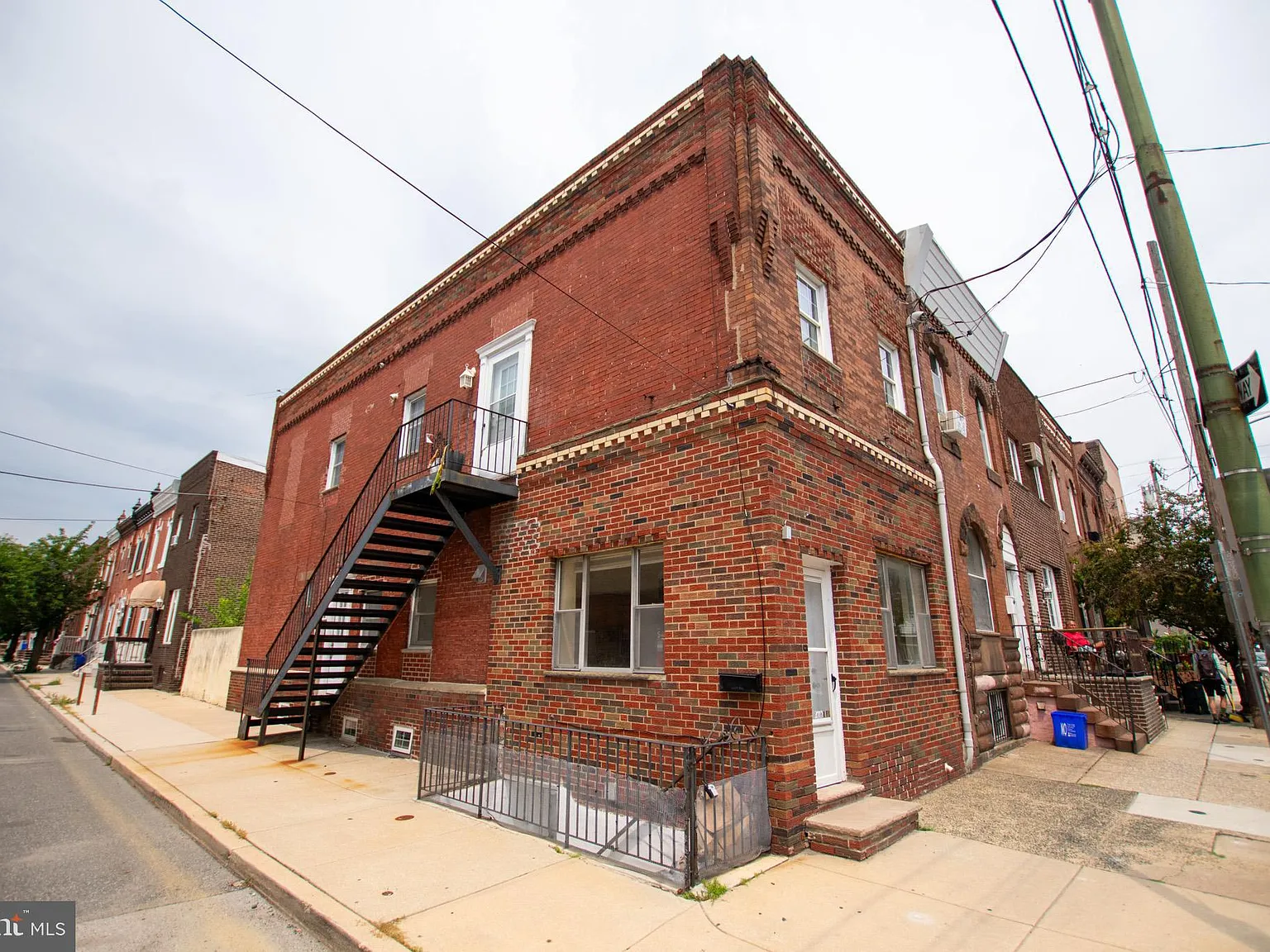3 bed, 2.5 bath, 1600 sqft, $1,550 — Photo 3