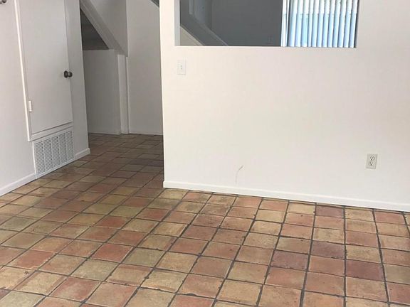 5th image of 530 Turfwood Ln
