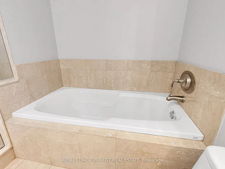 9 Burnhamthorpe Cres #309 — Photo 28