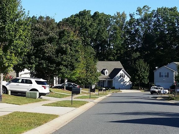 5th image of 6037 Blue Ash Ln