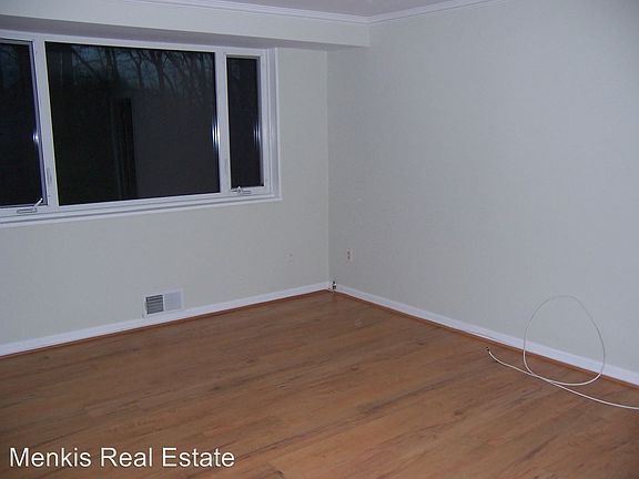 3rd image of 10501 Montrose Ave APT 103