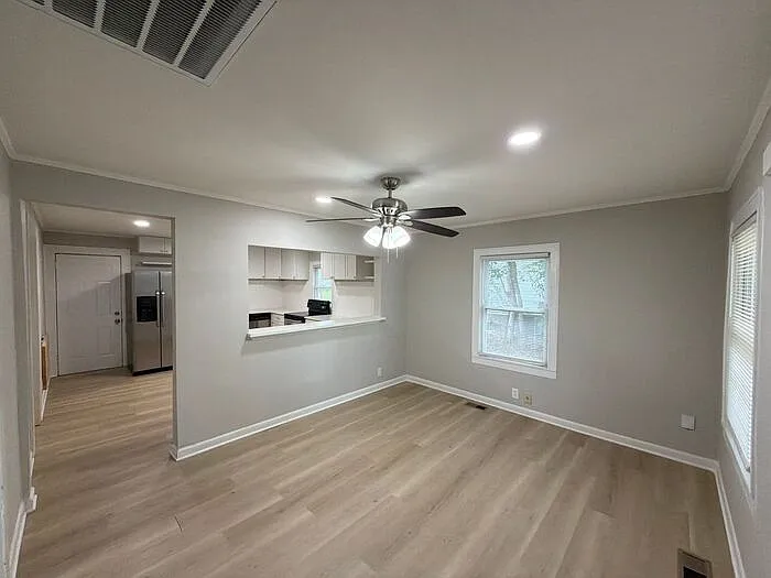 831 Cason St — Photo 5
