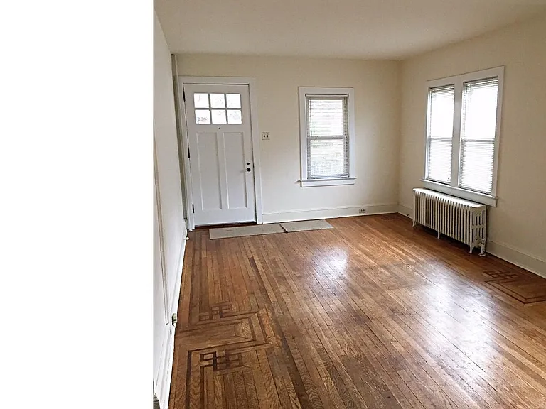 721 Mayflower Ave — Photo 2
