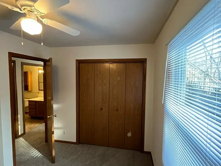 891 Parkview Dr — Photo 8