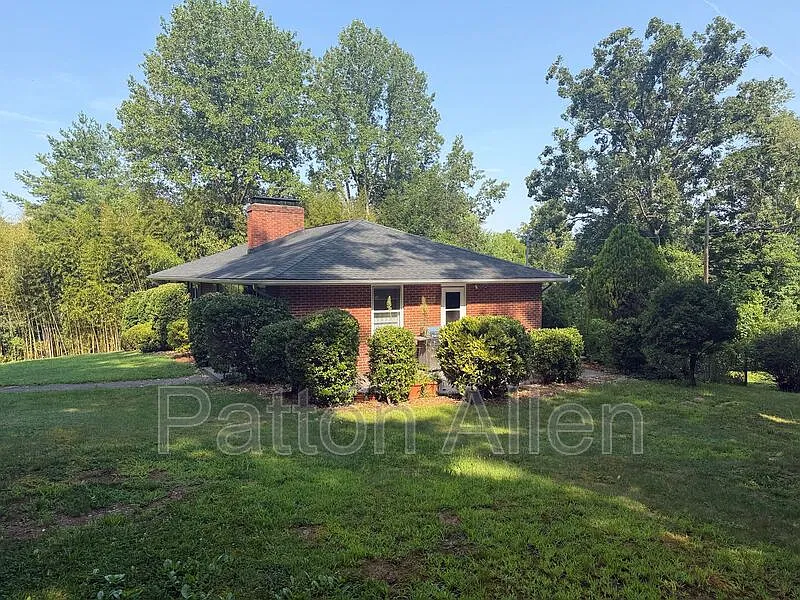 4 bed, 3.0 bath, 2828 sqft, $2,495 — Photo 3