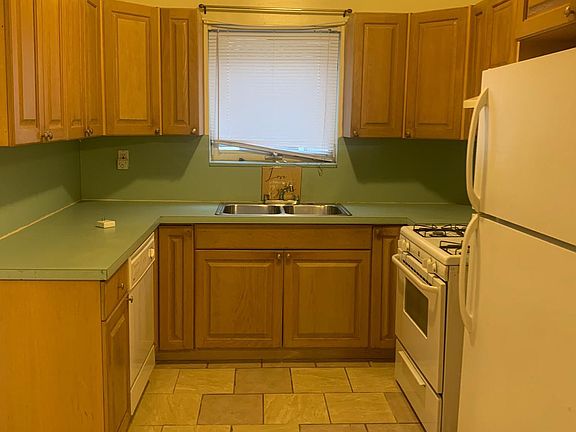 3rd image of 928 Allerton Ave