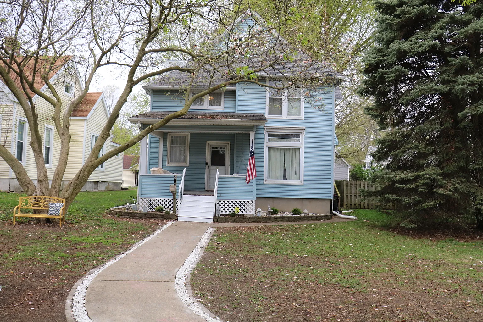 617 N Center St photo 1
