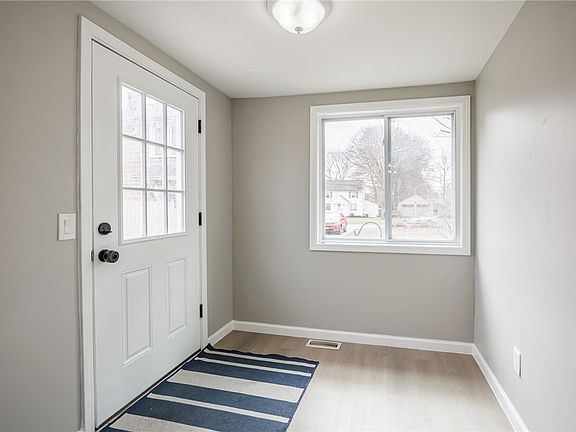 3rd image of 146 Maiden Ln