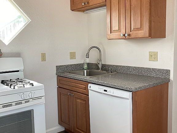 3rd image of 210 NW 5th St