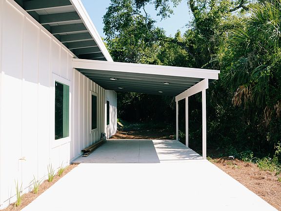 4th image of 228 Vernis Ave