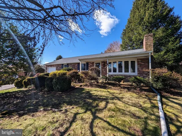 44 S Charles St, Shrewsbury, PA 17361