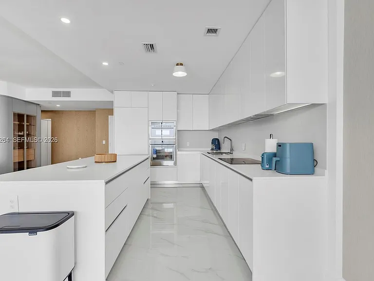 700 NE 24th St #5502 — Photo 14
