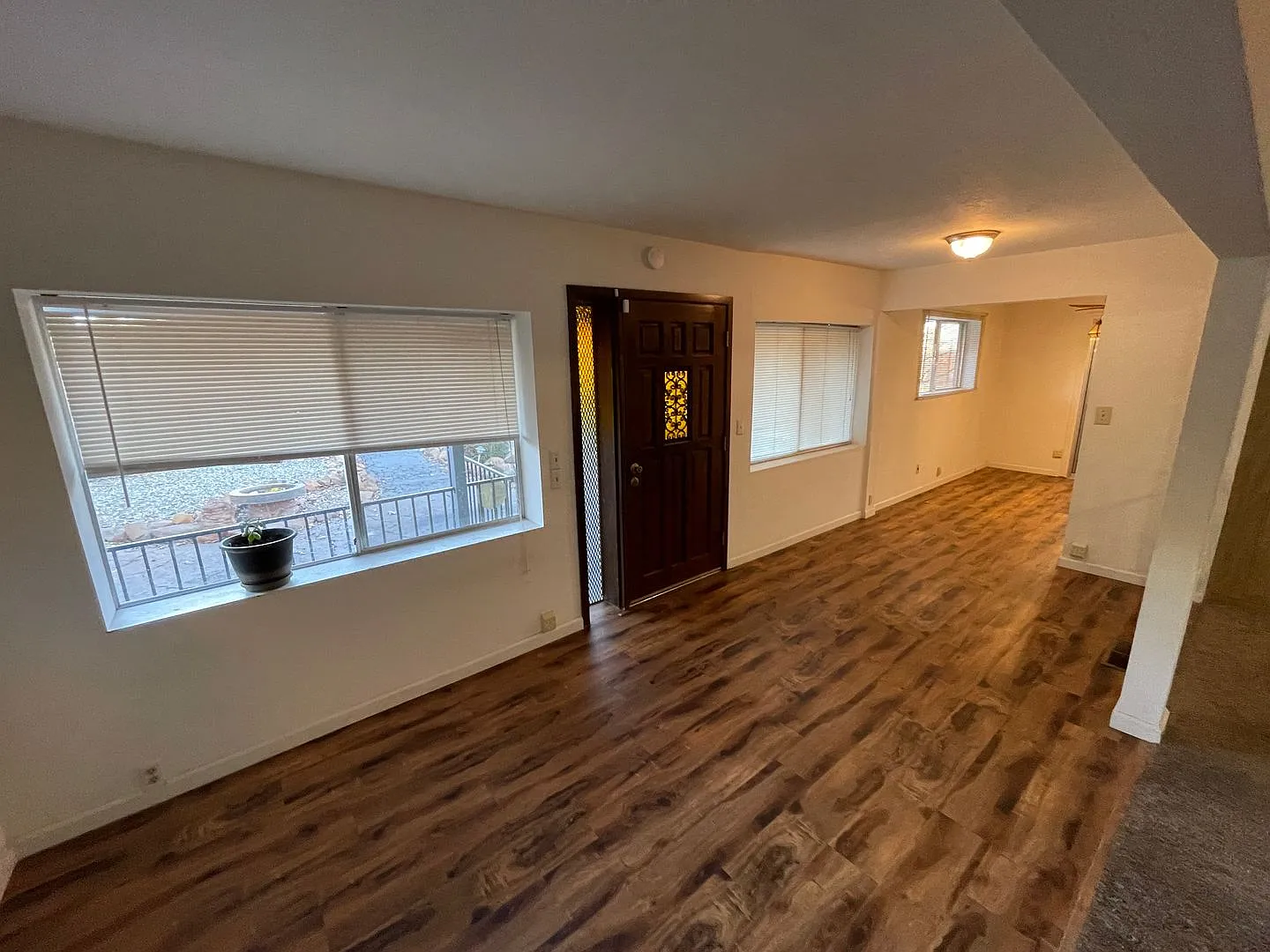 Paradise 3 bedroom 2 1/2 bath, large home, shop, natural landscaping. — Photo 3
