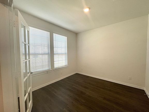 3rd image of 2856 Franklin Dr