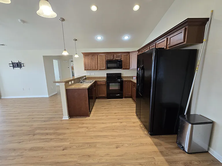 1328 Valor Rd — Photo 4