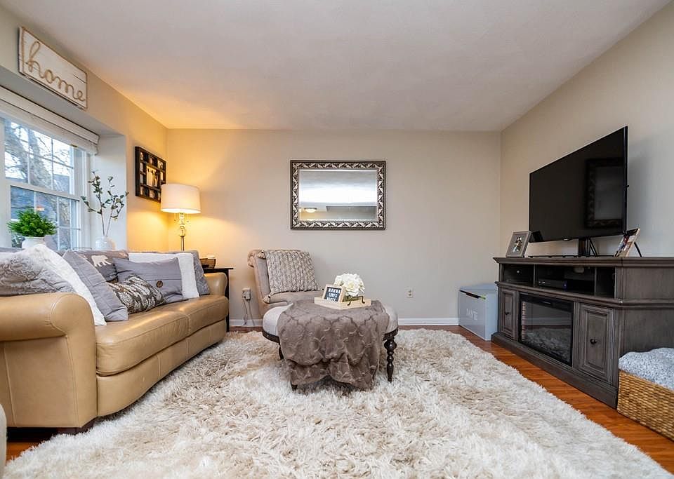 1st image of 320 Newbury St APT 1001