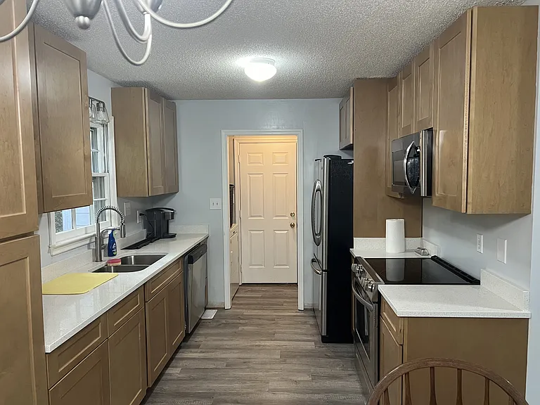 124 Winthrop Way — Photo 1
