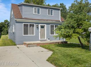32405 Robeson St, Saint Clair Shores, MI