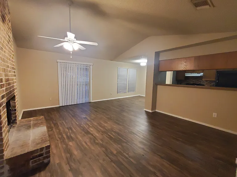 11904 Alpheus Ave #C — Photo 3