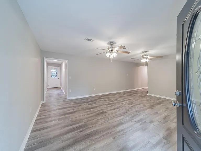 5739 Skylane Dr — Photo 31