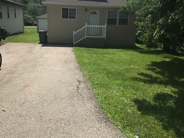 9 W Hawthorne Dr, Round Lake Beach, IL 60073