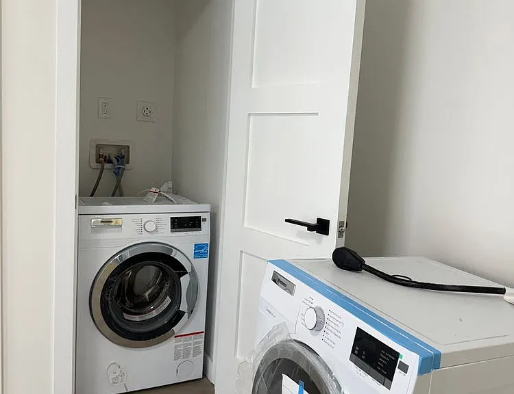 618 Avenue H #2C — Photo 8