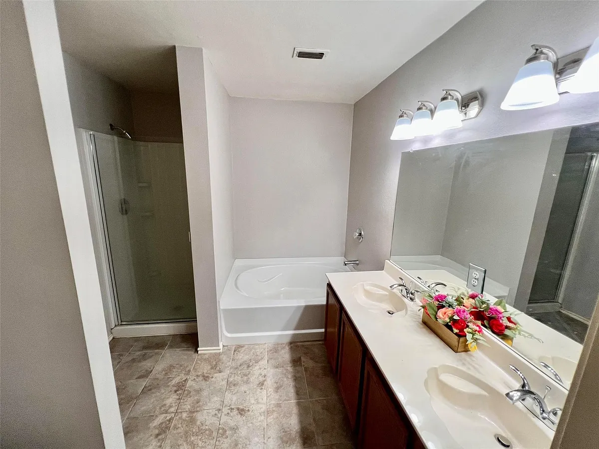 Building Photo - 12985 Vassar Dr