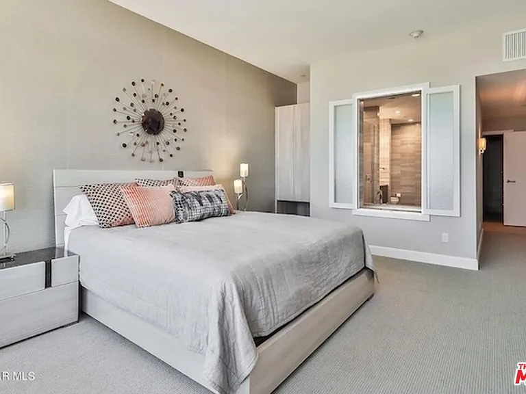900 W Olympic Blvd #34D — Photo 26