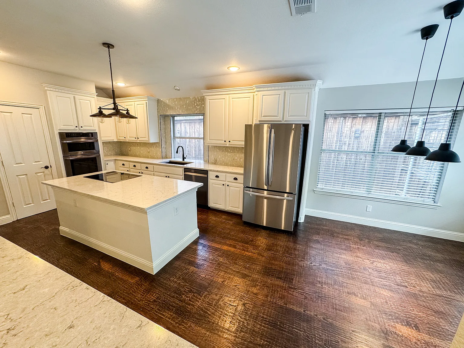 4 bed, 2.5 bath, 3034 sqft, $3,200 — Photo 2