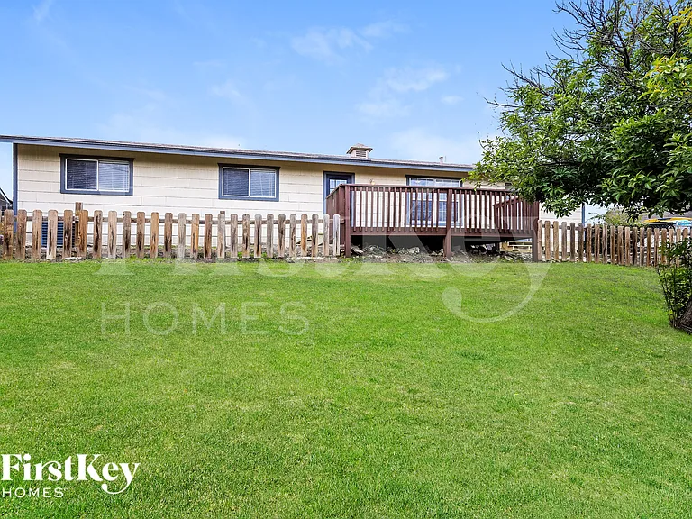 1802 Wilsons Creek St — Photo 15