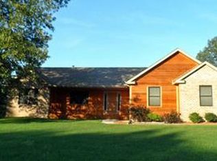 1839 E Country Creek Rd, Midland, MI 48640