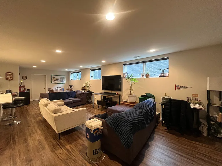 1045 W Cornelia — Photo 40