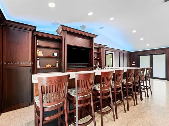 4 bed, 2.0 bath, 2226 sqft, $5,900 — Photo 4