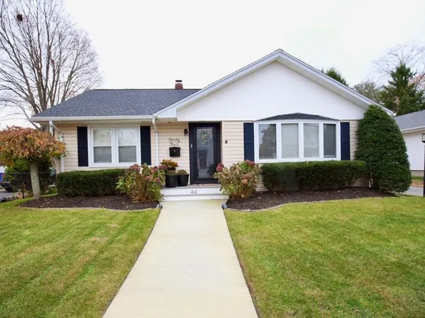 44 Whittenton St, Taunton, MA 02780