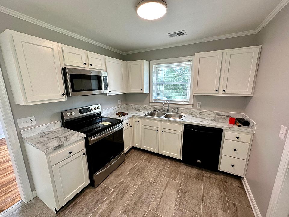 1st image of 24 Hillcrest Dr