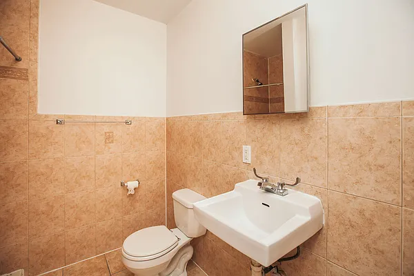 Rented by Nooklyn NYC LLC | media 100