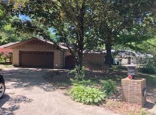 27 Lake Inez Dr, Belleville, IL 62221