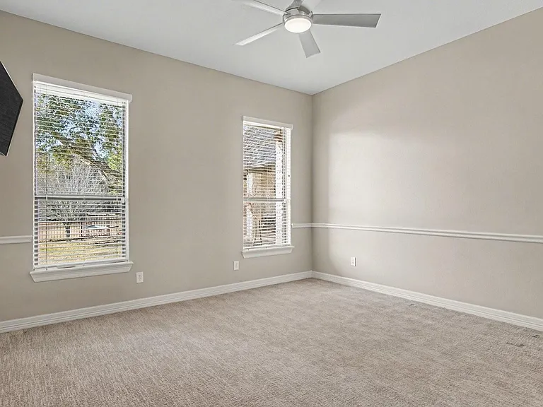 15569 Crown Oaks Dr — Photo 30