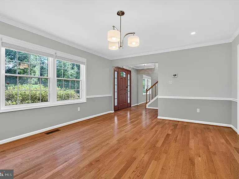 8405 Overlook St — Photo 5