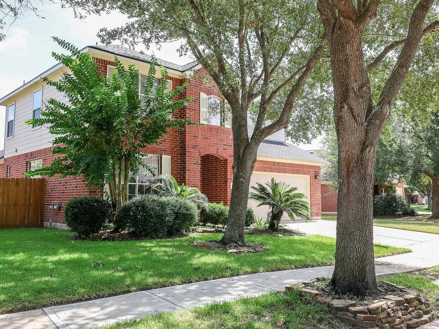 4 bed, 2.5 bath, 2756 sqft, $2,500 — Photo 3