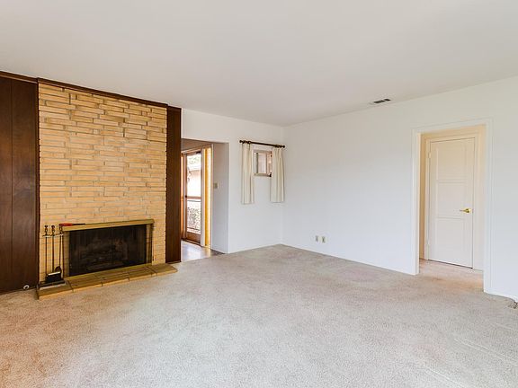 5th image of 15516 S Wilton Pl