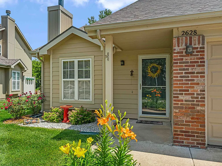 2628 Sawgrass Dr — Photo 18