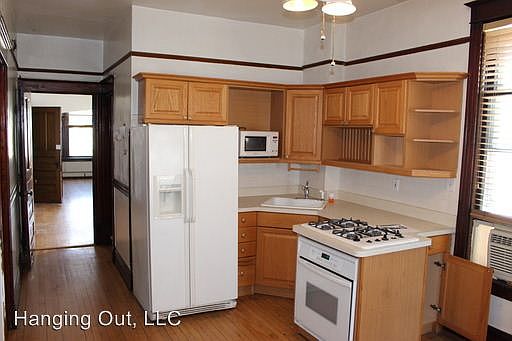 3rd image of 1939 W Cortland St #2